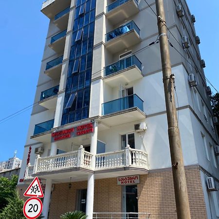 Hotel Garanti Batumi Esterno foto