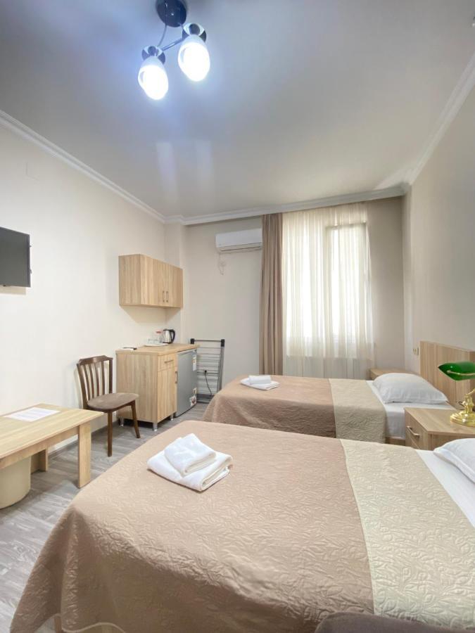 Hotel Garanti Batumi Esterno foto