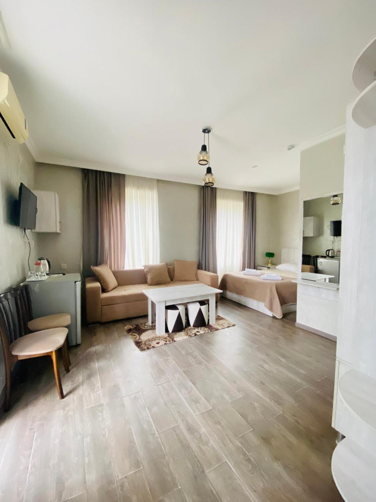 Hotel Garanti Batumi Esterno foto