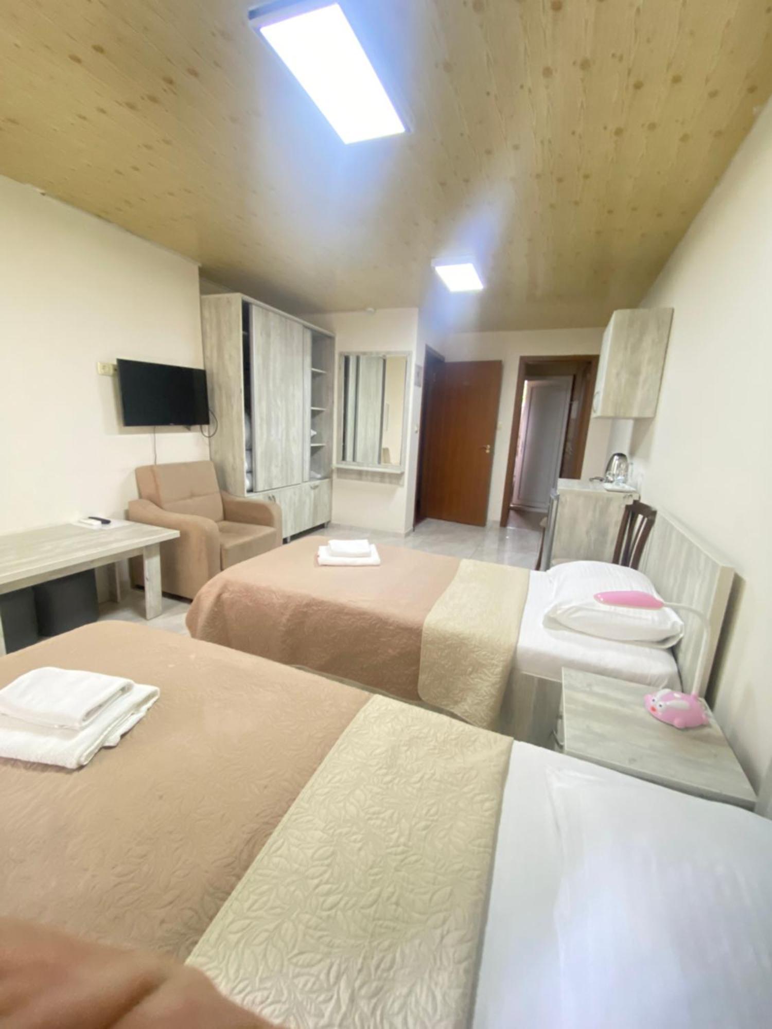 Hotel Garanti Batumi Esterno foto