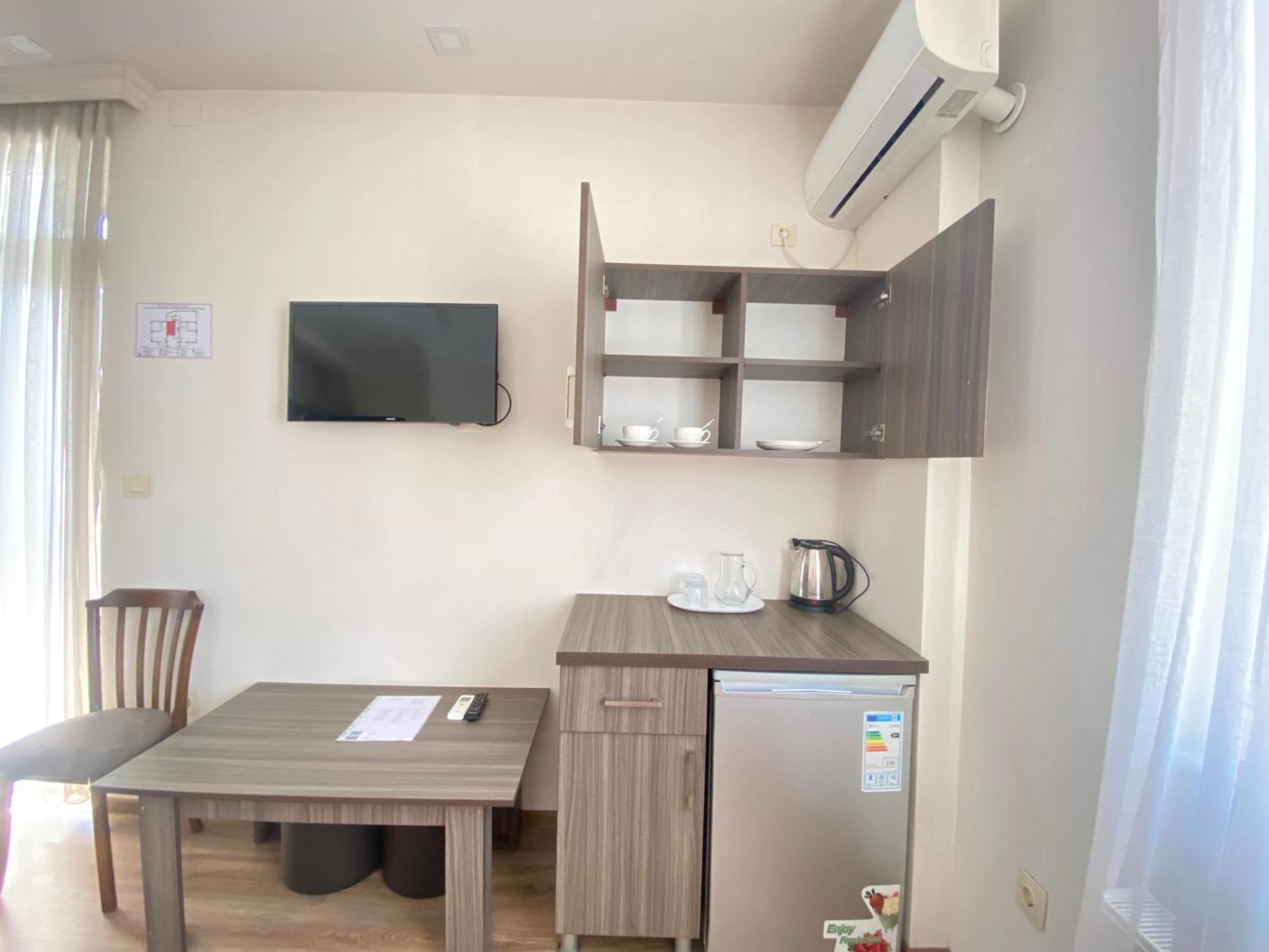 Hotel Garanti Batumi Esterno foto