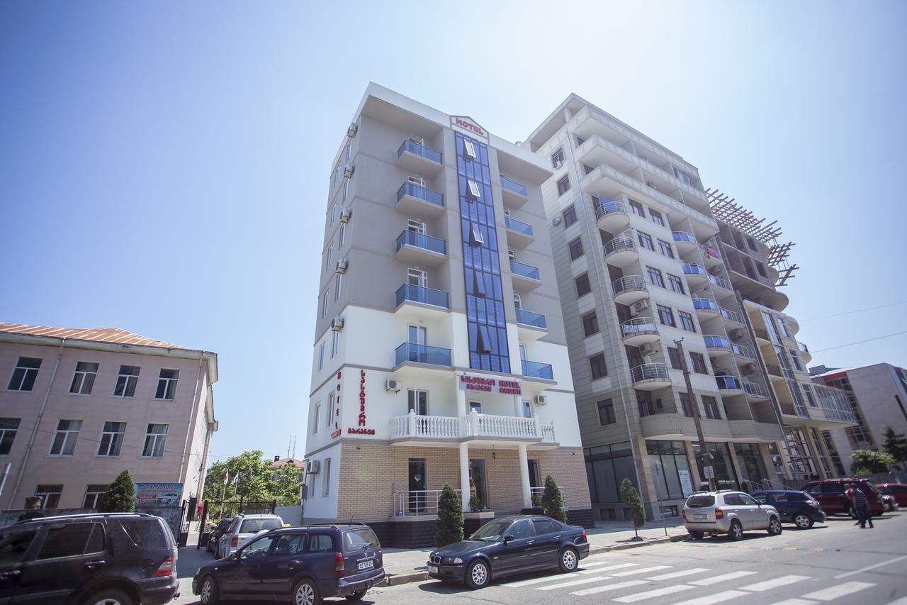 Hotel Garanti Batumi Esterno foto
