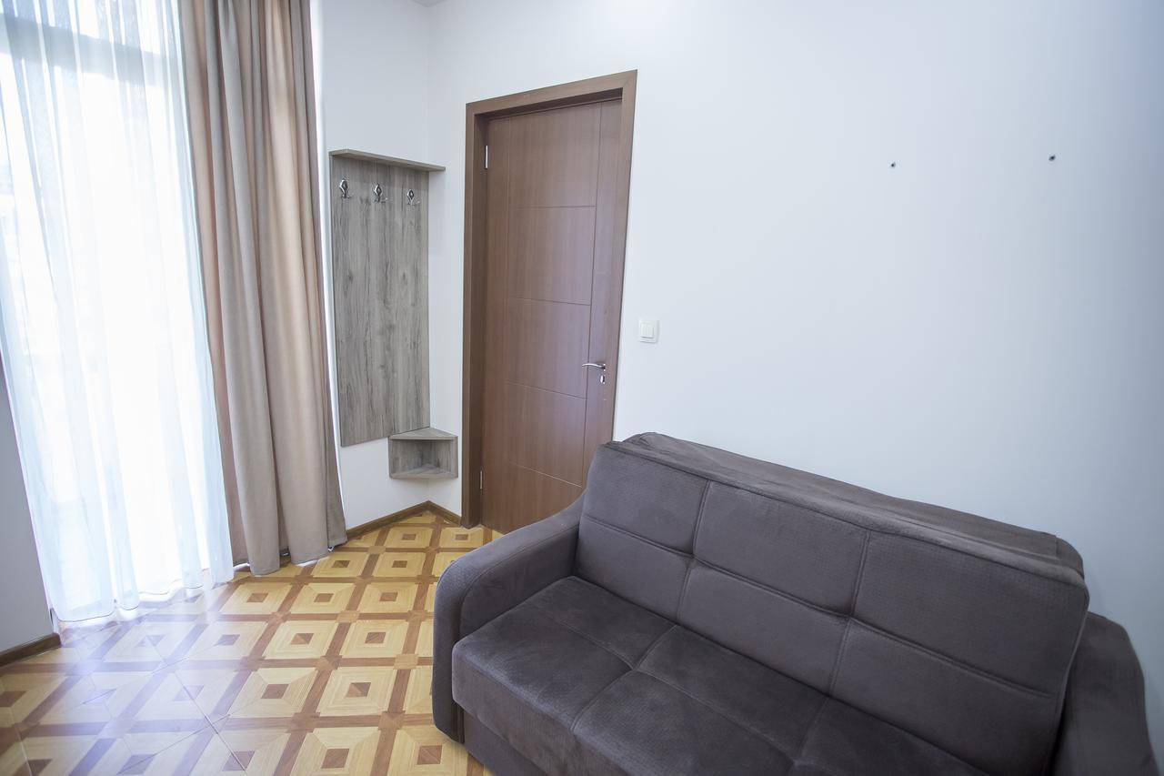 Hotel Garanti Batumi Esterno foto