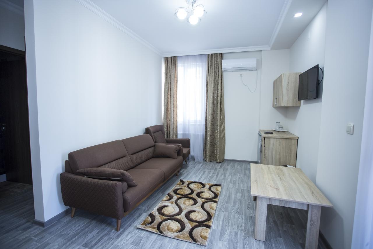 Hotel Garanti Batumi Esterno foto
