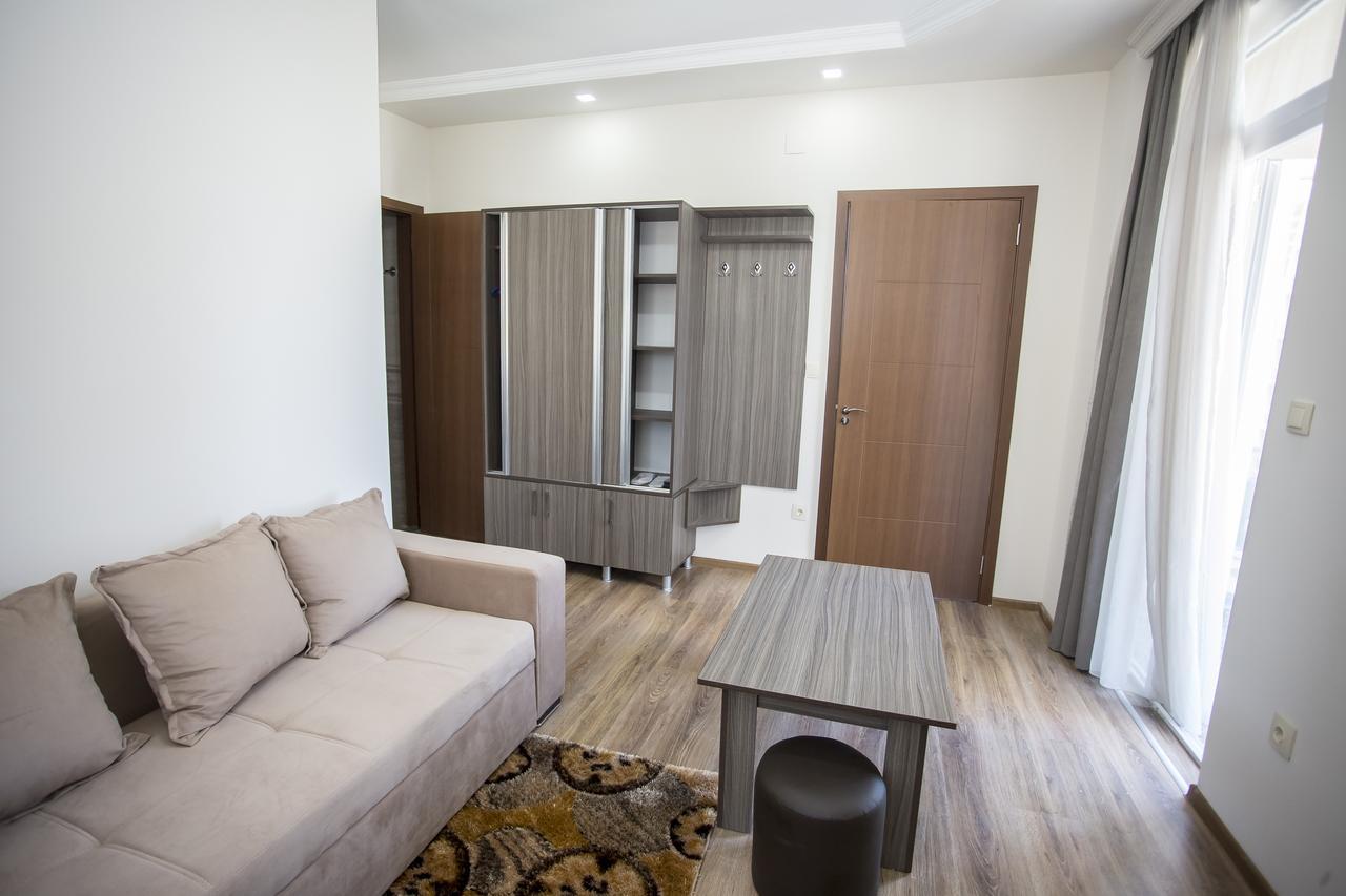 Hotel Garanti Batumi Esterno foto