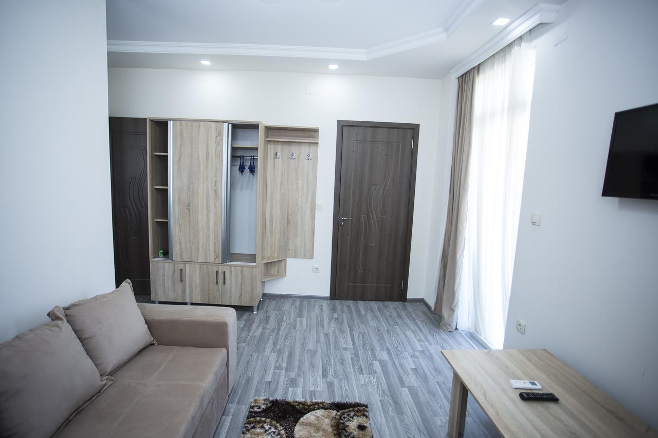 Hotel Garanti Batumi Esterno foto