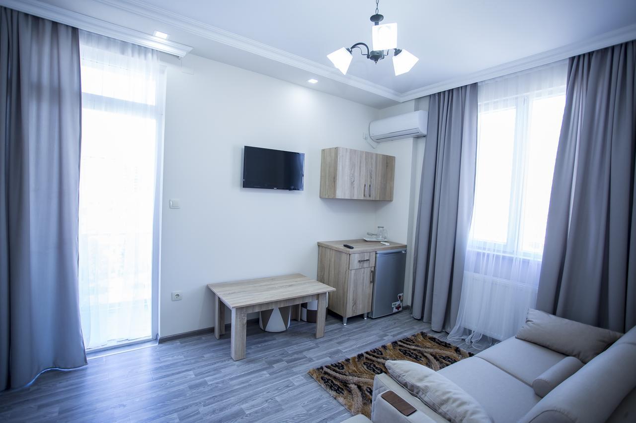Hotel Garanti Batumi Esterno foto