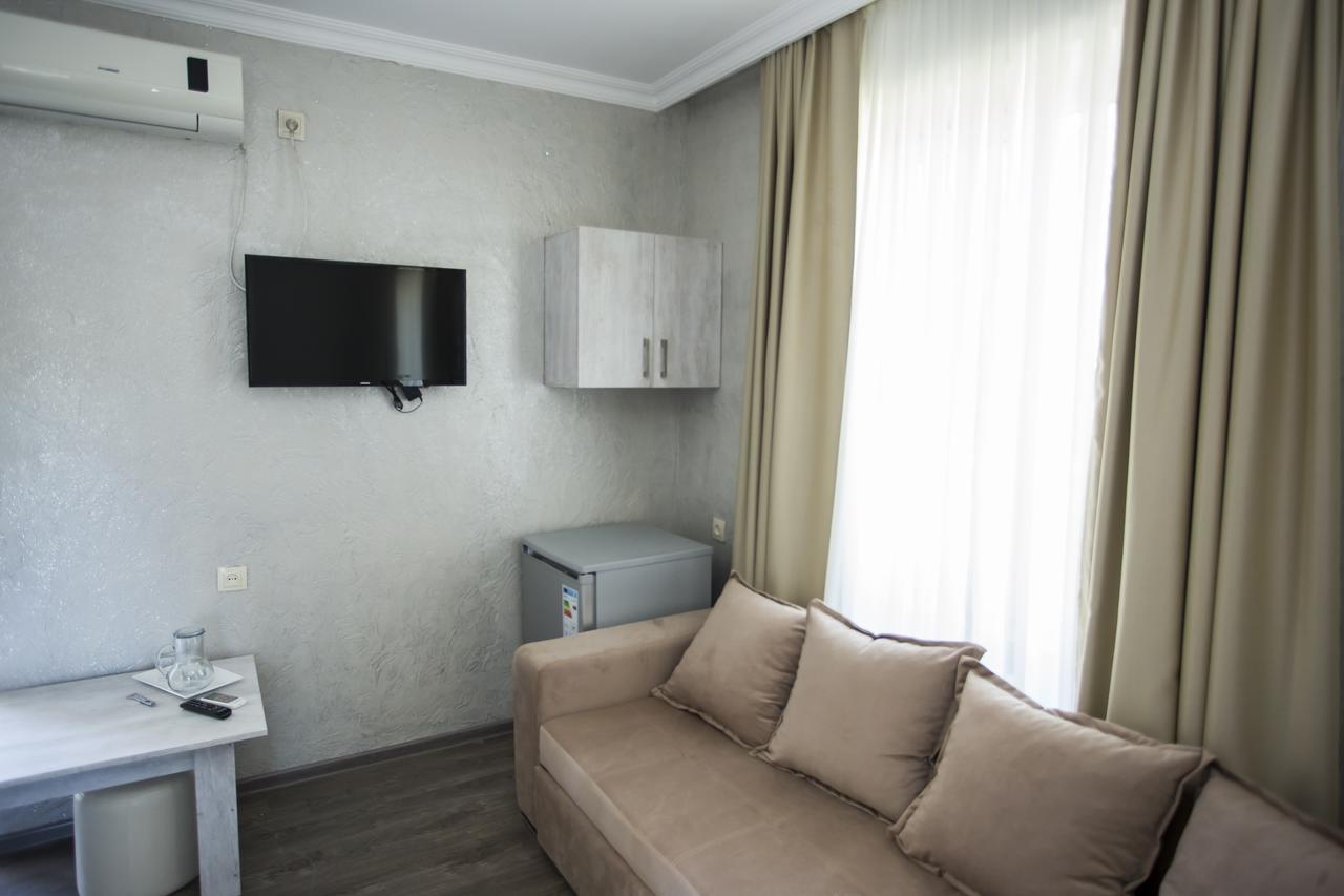 Hotel Garanti Batumi Esterno foto